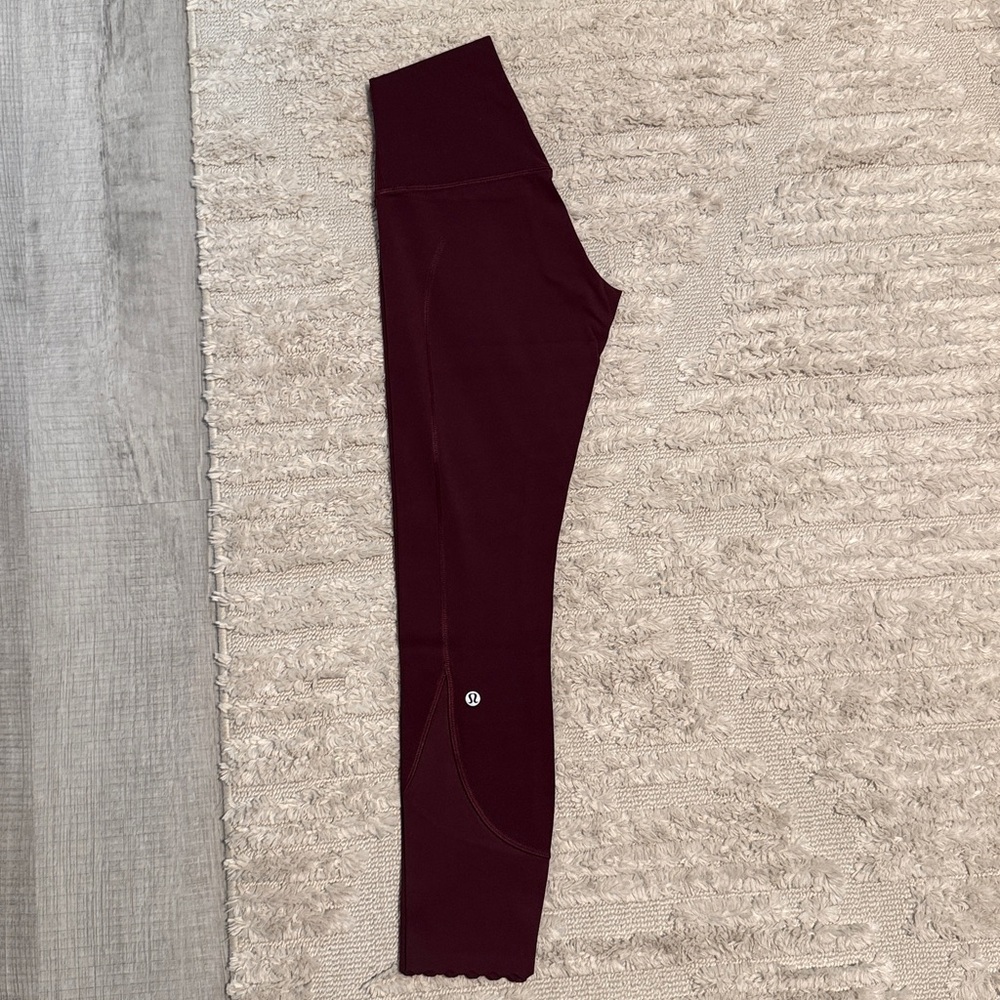 Lululemon Scallop Hem Aligns - Picture 5 of 7